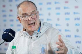 “Las bases de Tabárez ya no existen”: excolaborador de Bielsa denuncia excesos y faltas de respeto del Loco en Uruguay