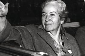 Las muertes que golpearon a Gabriela Mistral antes de recibir el Nobel de Literatura