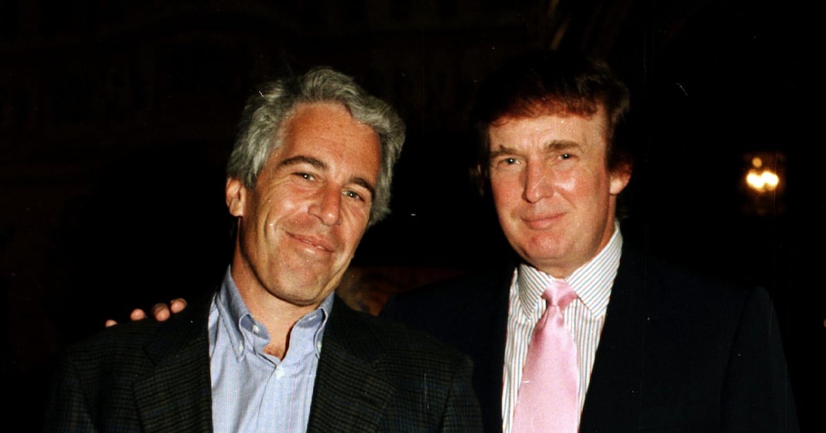Trump firma ley que obliga a publicar archivos de Epstein: un giro inesperado en la sombra del poder