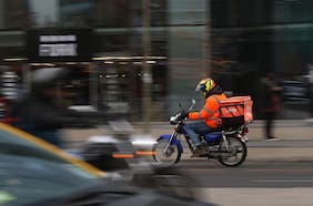 Sin cobertura: estudio revela qué barrios quedan excluidos de las apps de delivery en la Región Metropolitana