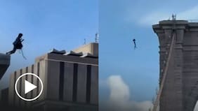 Hombre salta desnudo desde el puente de Brooklyn a 85 metros de altura: sobrevivió de milagro