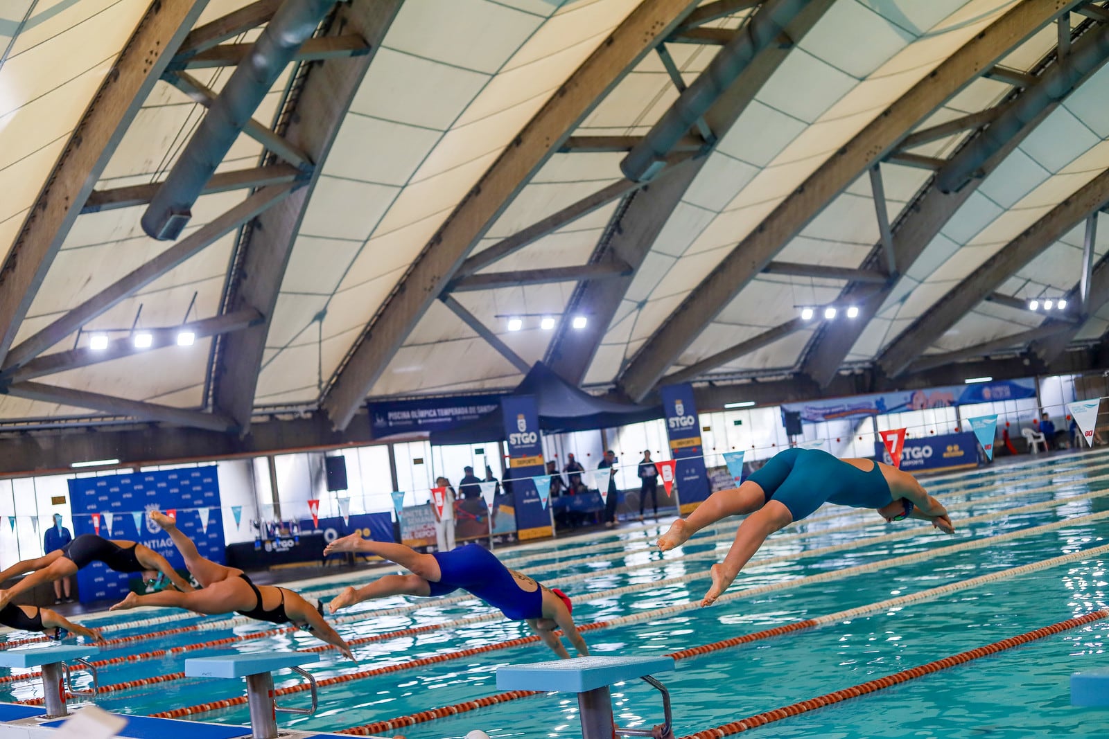 Municipalidad de Santiago reinaugura piscina olímpica temperada en el Parque O´Higgins