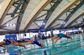 Municipalidad de Santiago reinaugura piscina olímpica temperada en el Parque O’Higgins