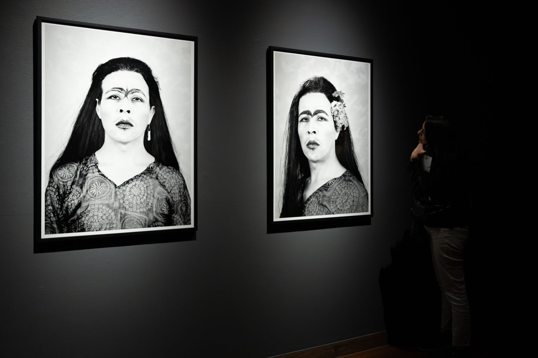 Fotografías ícono de Pedro Lemebel llegan en gran formato al GAM