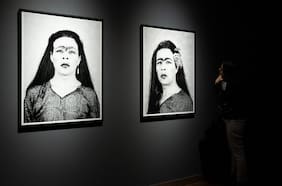 Fotografías ícono de Pedro Lemebel llegan en gran formato al GAM