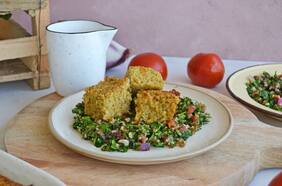 Kubbeh vegetariano, tabbouleh y salsa tarator