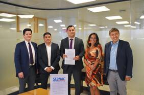 Claro firma acuerdo con Sernac para mejorar prácticas promocionales