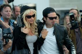 Sebastian Stan, protagonista de Pam & Tommy: “Fueron una pareja que conectó de manera audaz y apasionada con su época”