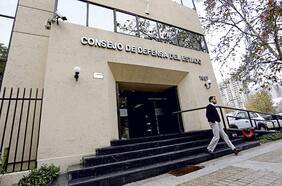 Los Gallegos: CDE afirma que es “improcedente” utilizar recurso de amparo para discutir la forma en que debe realizarse el juicio
