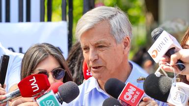 Harold Mayne-Nicholls evita anticipar su posición para una segunda vuelta y afirma: “Los extremos me complican”