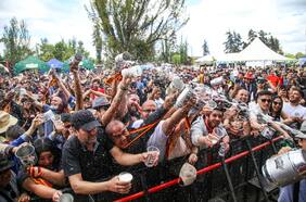 Oktoberfest 2024 refrescará la primavera con miles de litros de cerveza y Santaferia y Moral Distraída en vivo