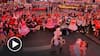 Chilenos se toman el Times Square con el tradicional esquinazo y banderas del país