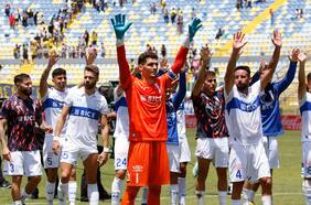 Estudio revela los clubes más estables del mundo: la UC y Huachipato lideran en Chile