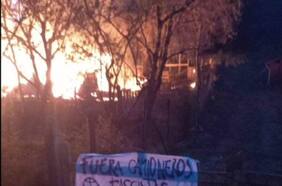 Una cabaña, dos camiones y una camioneta son consumidos por las llamas tras nuevos ataques incendiarios en La Araucanía