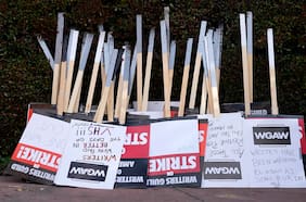 Hollywood respira tras 146 días: las claves del acuerdo (tentativo) al que llegaron los guionistas y los estudios