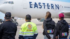 Venezuela recibe vuelo con 175 migrantes deportados de EE.UU. en medio de las tensiones con Washington