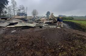 Ataque incendiario en Vilcún: queman galpón que contenía sacos de fertilizantes