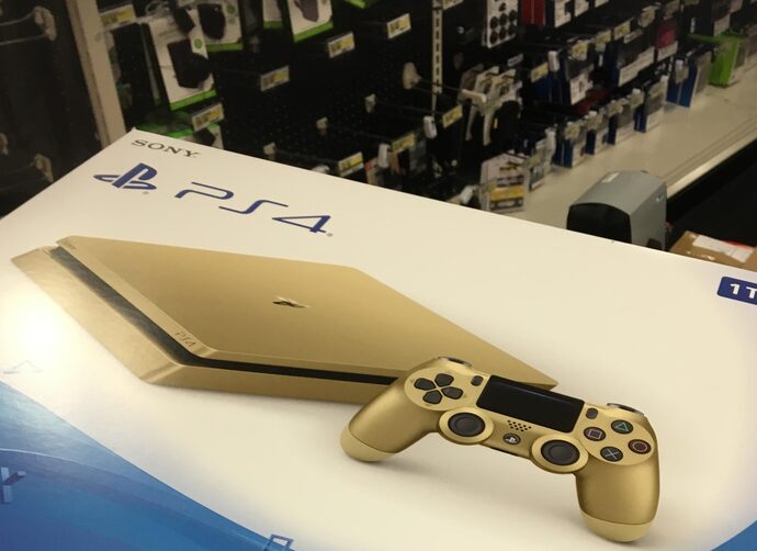 Nueva PS4 dorada será más barata que la normal - La Tercera