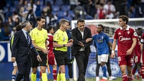 Debutante técnico del Sevilla emprende contra el arbitraje tras la dolorosa derrota ante el colista Oviedo
