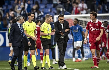 Debutante técnico del Sevilla emprende contra el arbitraje tras la dolorosa derrota ante el colista Oviedo
