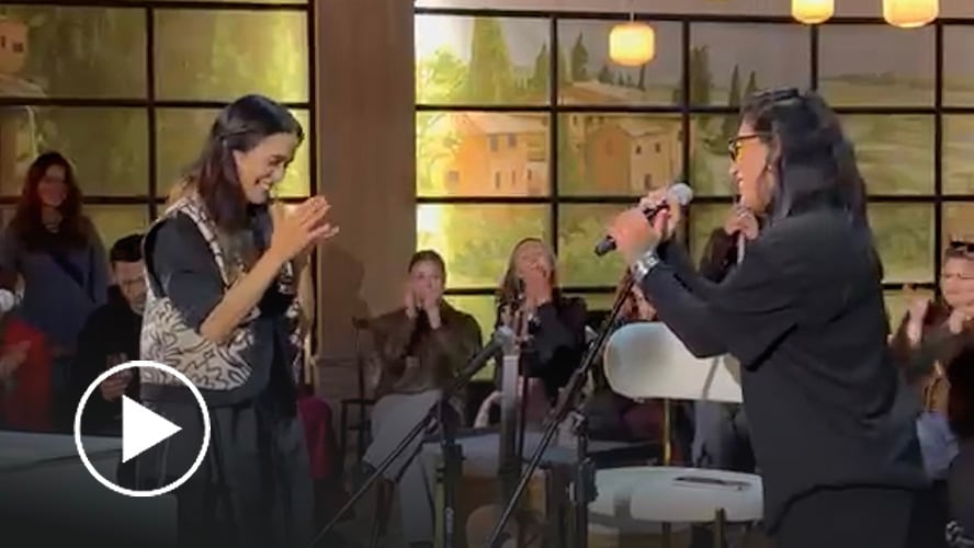 Julieta Venegas inaugura mural en barrio Italia previo a la presentación de su primer libro “Norteña”