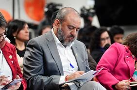 En medio de acusaciones de homofobia: comisión revisora rechaza acusación constitucional contra ministro Ávila