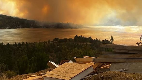 Incendio forestal en Vichuquén: Senapred reporta afectación de al menos 200 hectáreas y mantiene alerta roja
