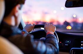 Por qué Estados Unidos quiere banear el software de origen chino de los automóviles