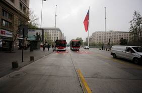 “Es materia de preocupación”: uso del automóvil aumenta en la RM, mientras que el del transporte público disminuye