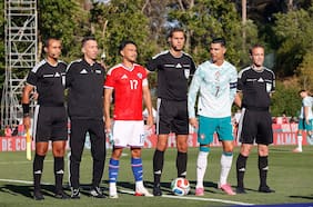 Camisetas firmadas para dirigentes, fotos y un afortunado seleccionado: la locura que generó Cristiano Ronaldo en la Roja