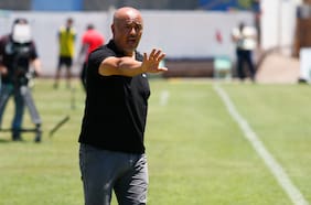 “Acepté muchas cosas”: Luis Musrri es despedido como DT de San Antonio Unido lanzando dardos a la dirigencia del club