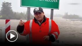 Alcalde de Linares advierte de la considerable crecida del río en el puente La Recova
