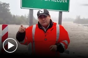Alcalde de Linares advierte de la considerable crecida del río en el puente La Recova