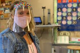 Fact Checking: ¿Los escudos faciales son más eficientes que las mascarillas tradicionales? ¿Ministerio de Salud pide a los niños que canten cumpleaños feliz cuatro veces antes de salir a la calle?