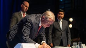 Kast firma proyectos para ampliar retención de migrantes irregulares y castigar traslados ilegales: “Tenemos que dejar de normalizar que da lo mismo cumplir la ley”