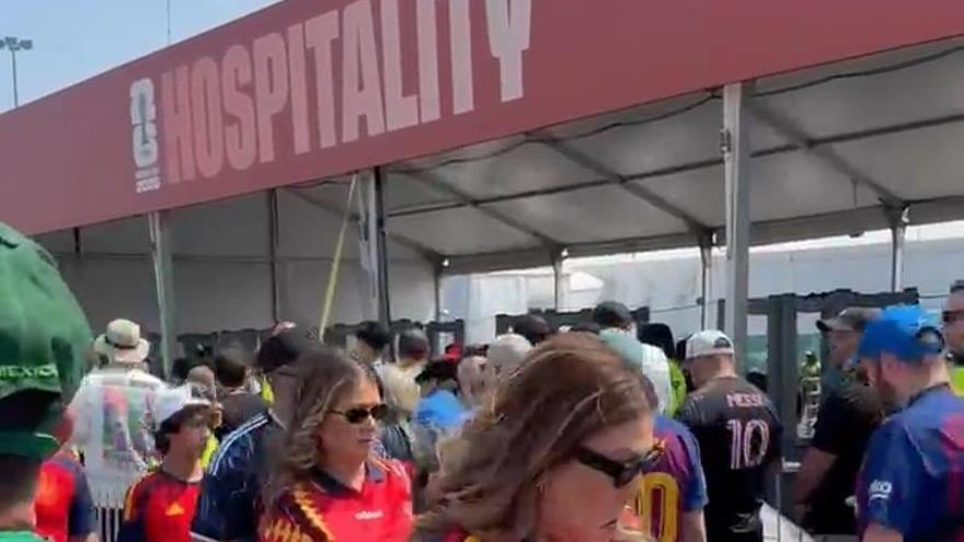 Filas kilométricas, altercados y una larga espera: el caos para ingresar a la final del Mundial entre España y Argentina