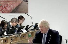 Boris Johnson se declara “profundamente arrepentido” por “el dolor” que causó la pandemia a los británicos