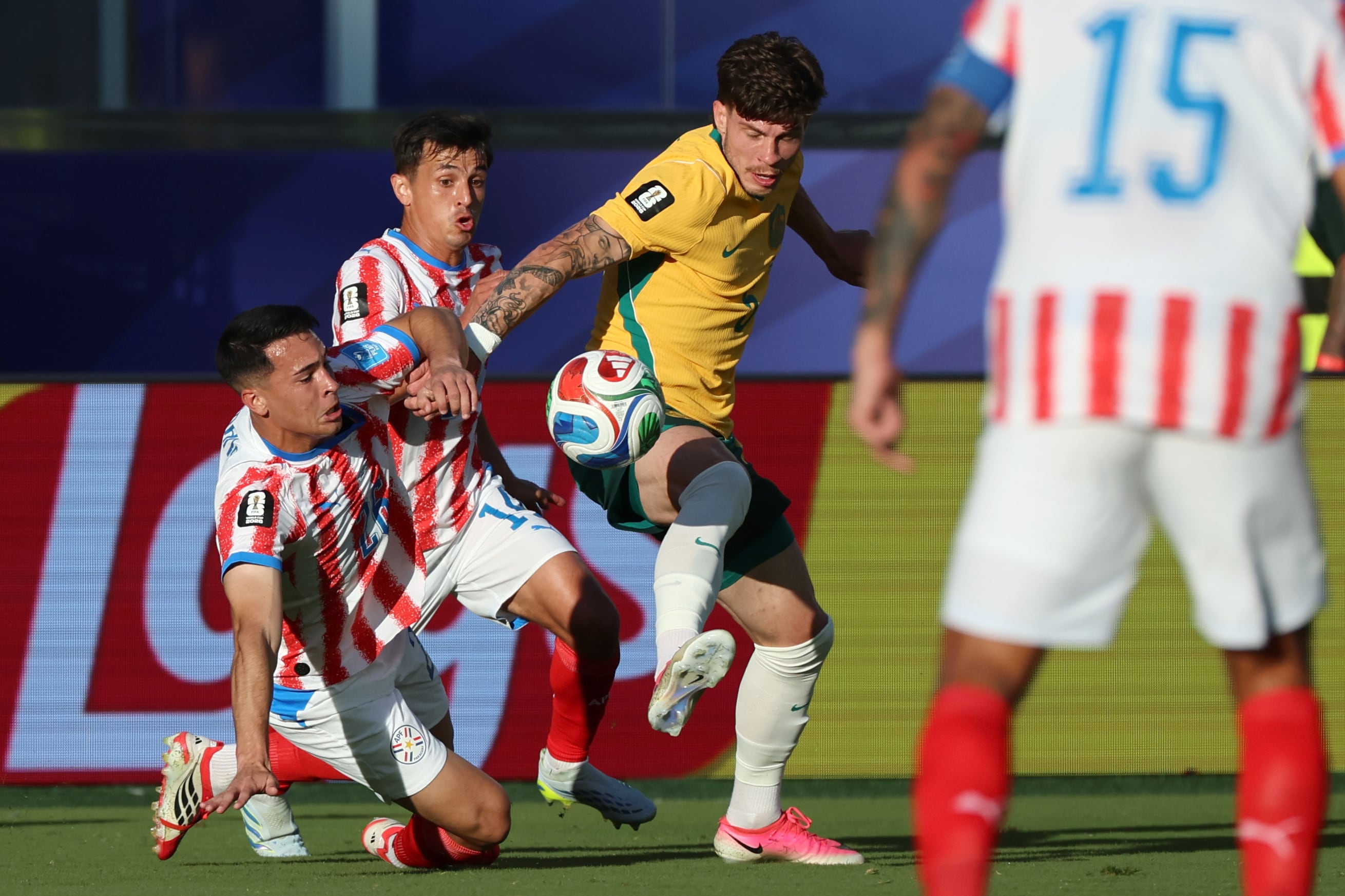 Deslavado empate a cero: el mezquino Paraguay debe esperar y Australia avanza en el Mundial como segundo