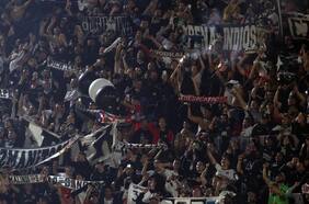 22 hinchas de Colo Colo reciben prohibición de por vida para ingresar a espectáculos deportivos en Argentina