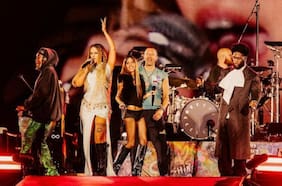 Cantante chilena-palestina Elyanna se presenta junto a Coldplay y Tini en Saturday Night Live