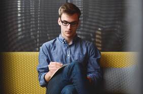 Desde el pago de arriendos hasta servicios de streaming: ¿Por qué es más caro ser soltero?