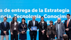 Gobierno recibe Estrategia Nacional de Ciencia en medio de recortes presupuestarios al ministerio