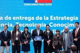 Gobierno recibe Estrategia Nacional de Ciencia en medio de recortes presupuestarios al ministerio