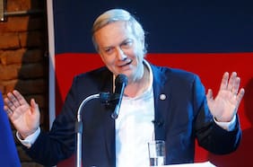 El complejo reclutamiento de un equipo (amplio) para Kast