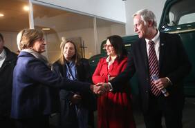 El frío saludo entre Matthei y Kast y los otros episodios que no se vieron del conversatorio en el Hogar de Cristo