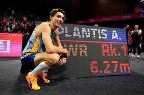 Duplantis vuelve a hacer historia al batir otra vez el récord mundial en el salto con pértiga