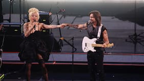 Juanes invita a Mon Laferte e interpreta a Chico Trujillo en su aplaudido regreso al Festival de Viña