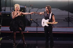 Juanes invita a Mon Laferte e interpreta a Chico Trujillo en su aplaudido regreso al Festival de Viña