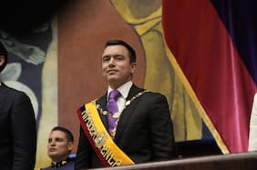 Presidente de Ecuador reduce nuevamente su gobierno y pasa de 14 a 10 ministerios