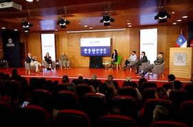 Emplazamientos por el estallido social y cruces por la crisis migratoria marcan debate senatorial por Valparaíso